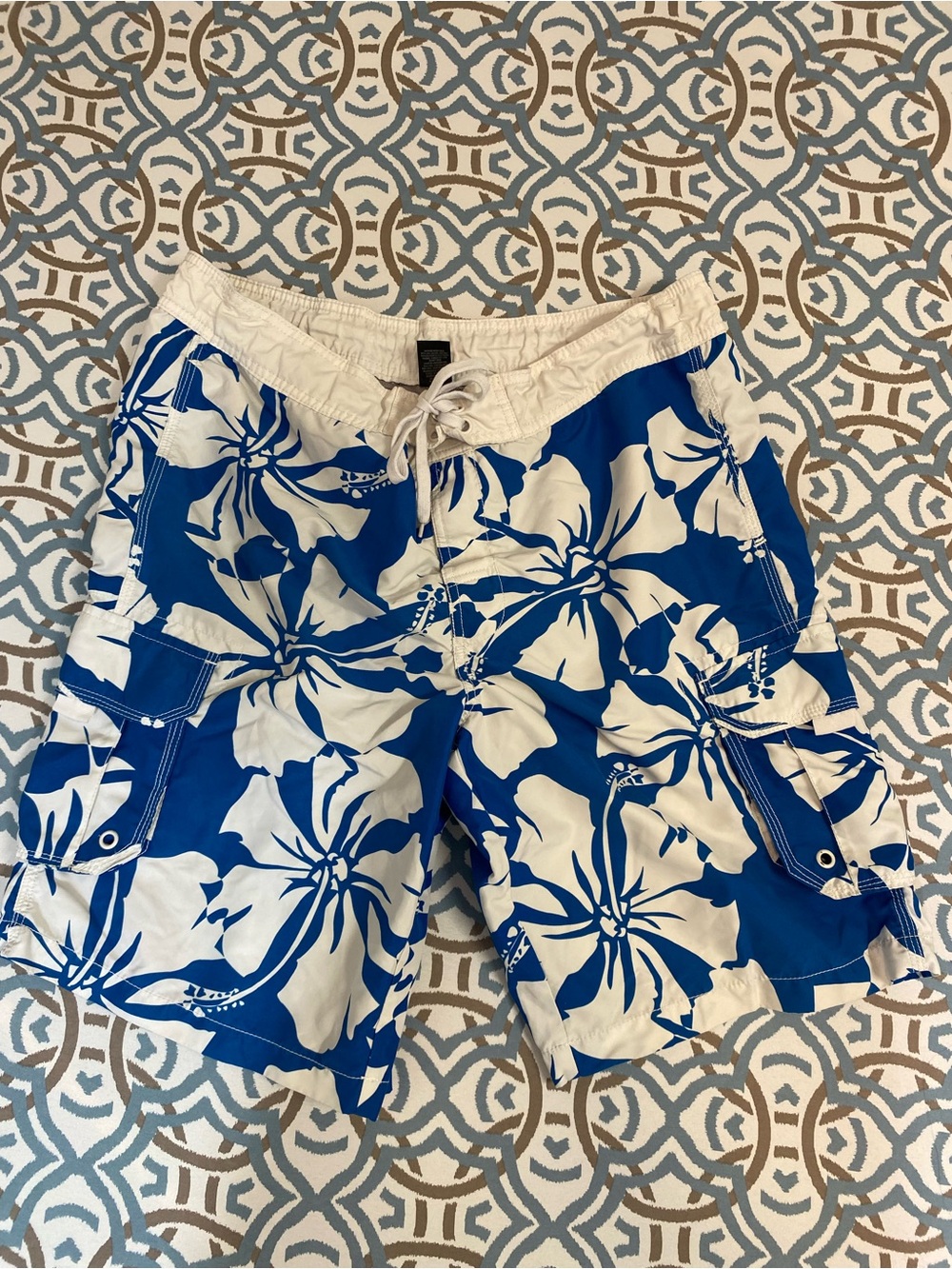 Arizona Jean Company Blue & White Floral Swim Board Shorts